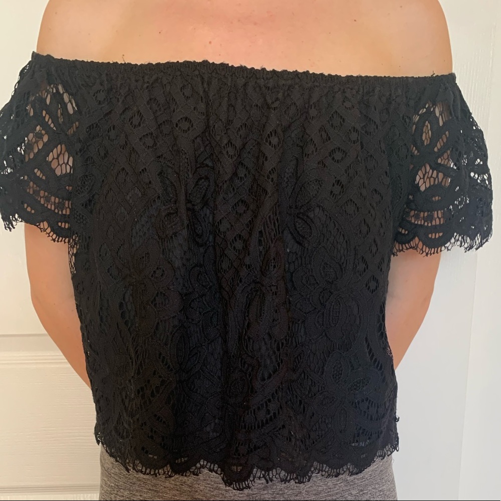 L off shoulder lace top